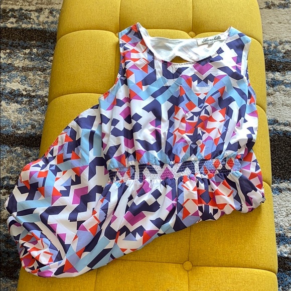 Annabella Dresses & Skirts - Short sleeveless open back geometric print dress